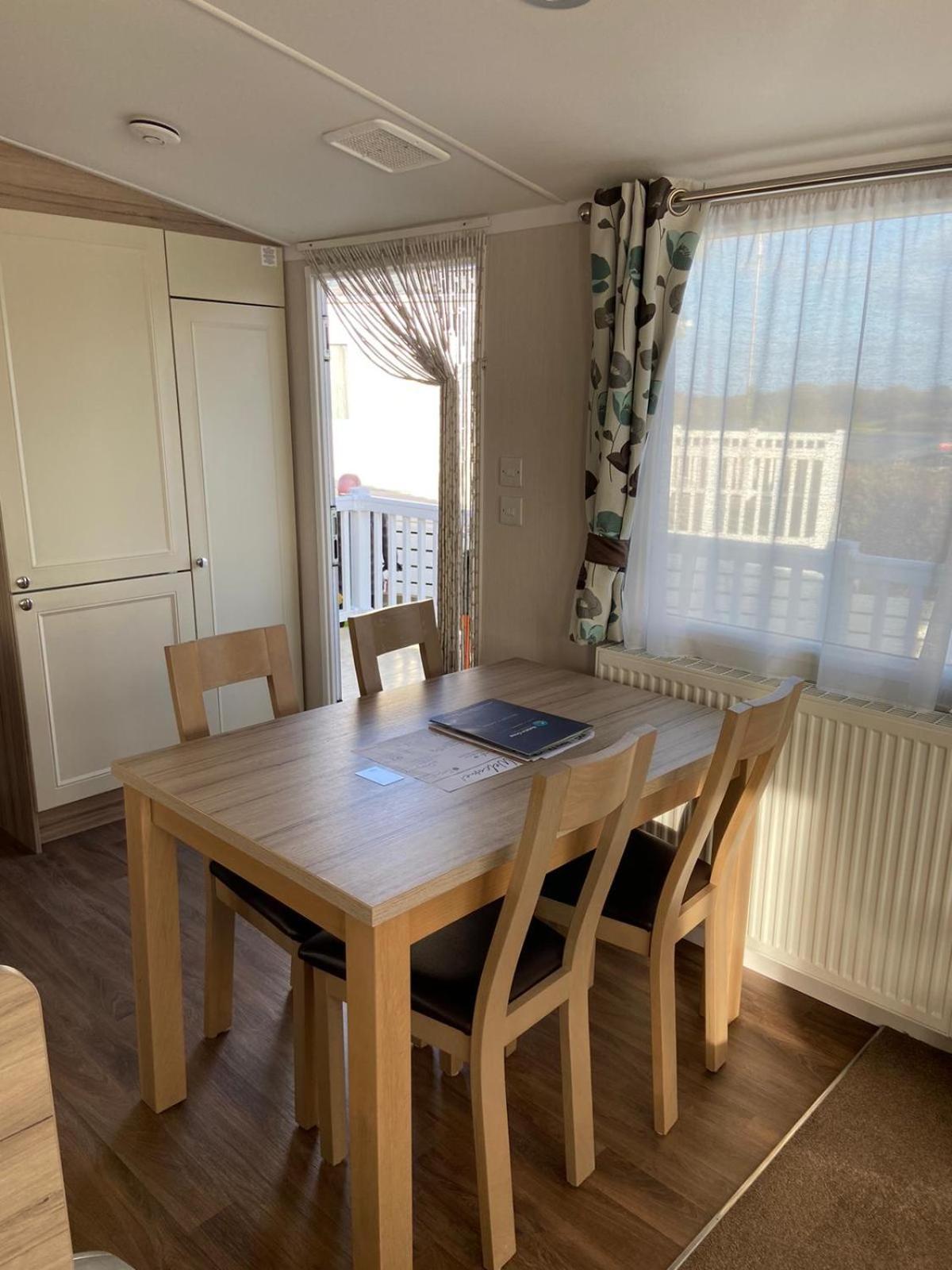 Ger-y-bwlch - Spacious Static On 5star Site With Swimming Pool * Benllech