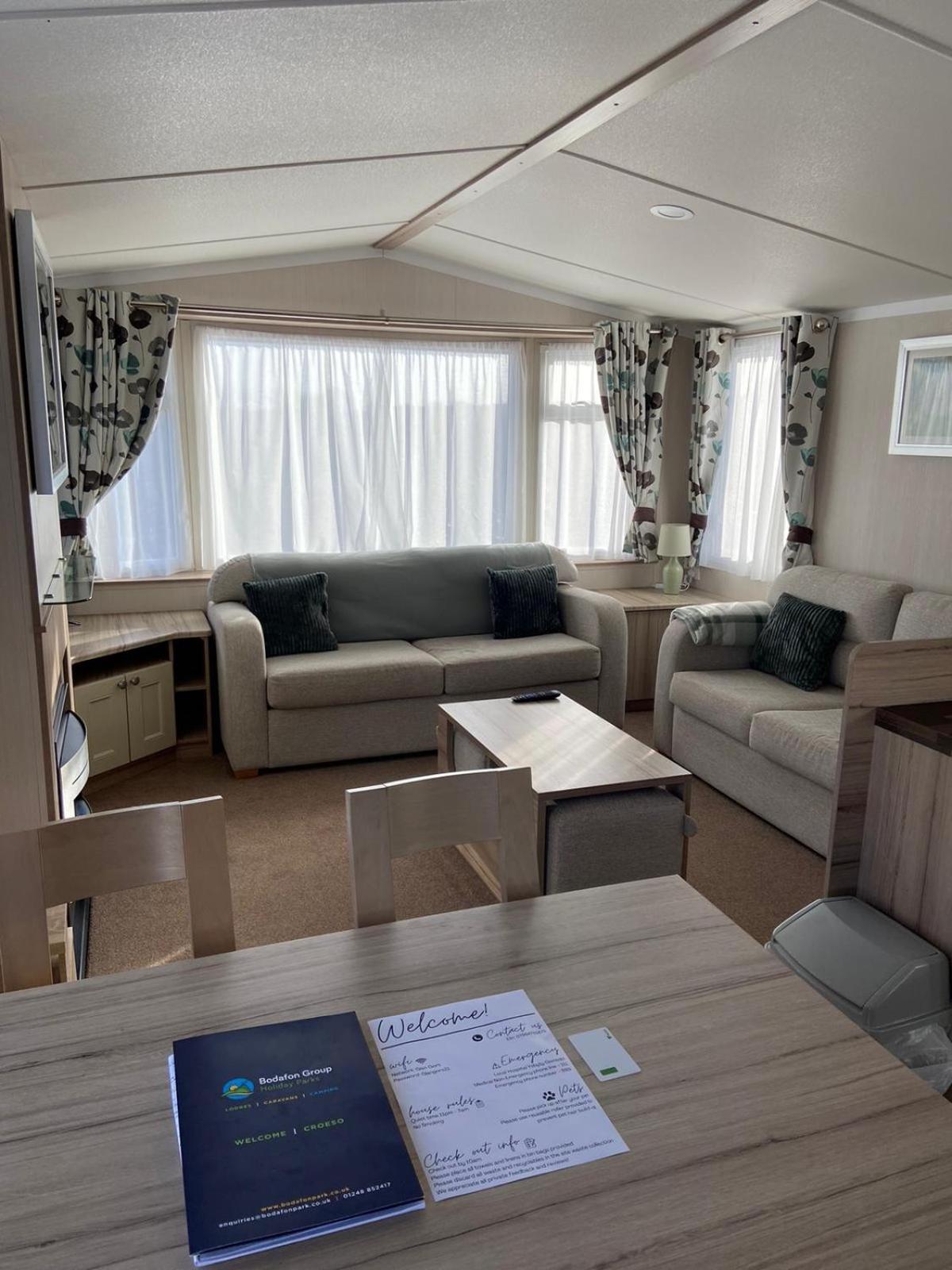 Apartment Ger-y-bwlch - Spacious Static On 5star Site With Swimming Pool Benllech