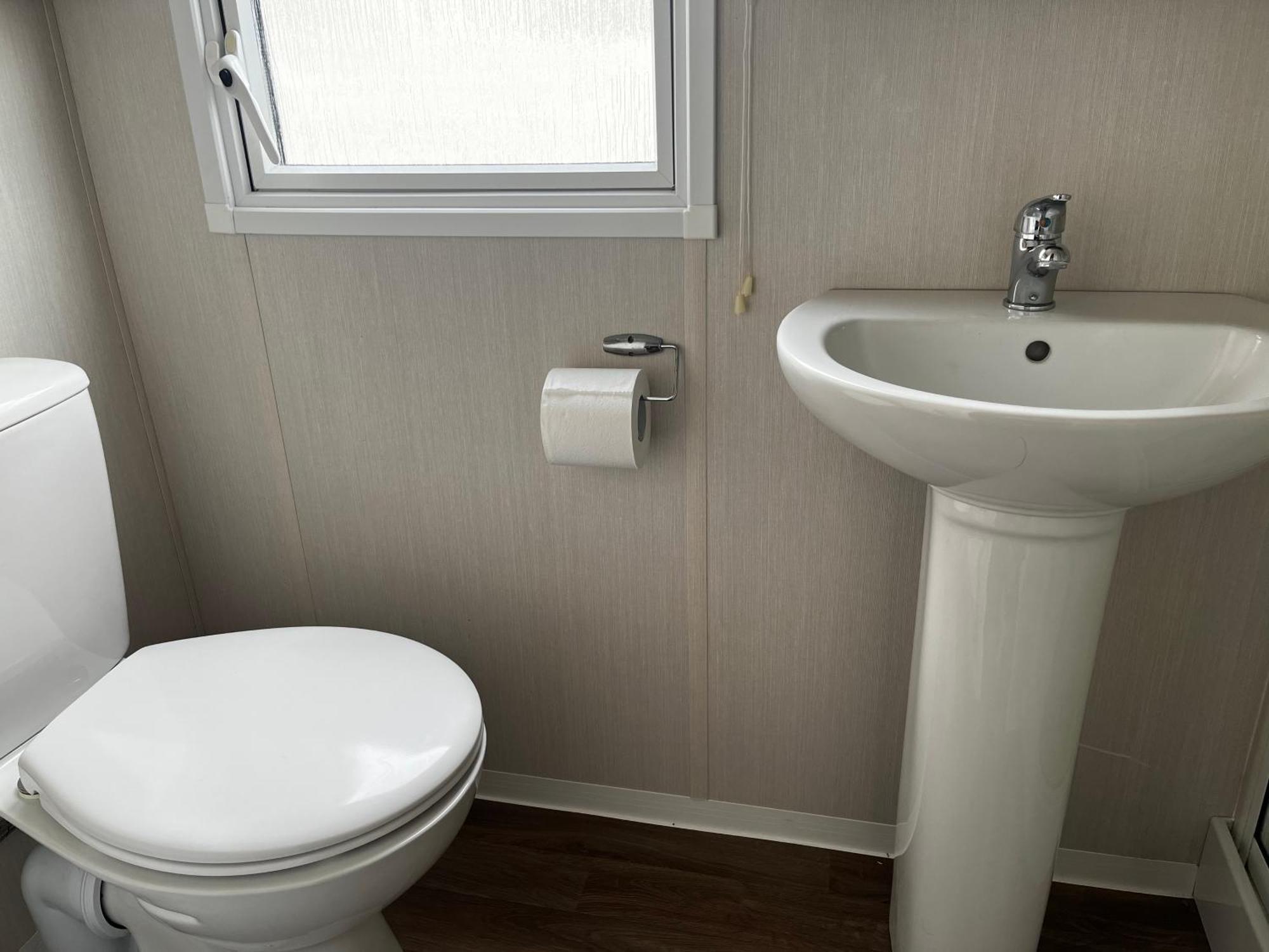 Ger-y-bwlch - Spacious Static On 5star Site With Swimming Pool Apartment Benllech